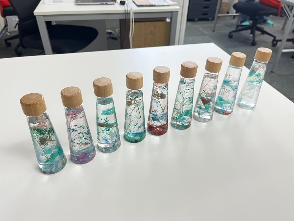 おしゃれインテリア✨リラックスできる夏のハーバリウムを作成しました！のイメージ画像